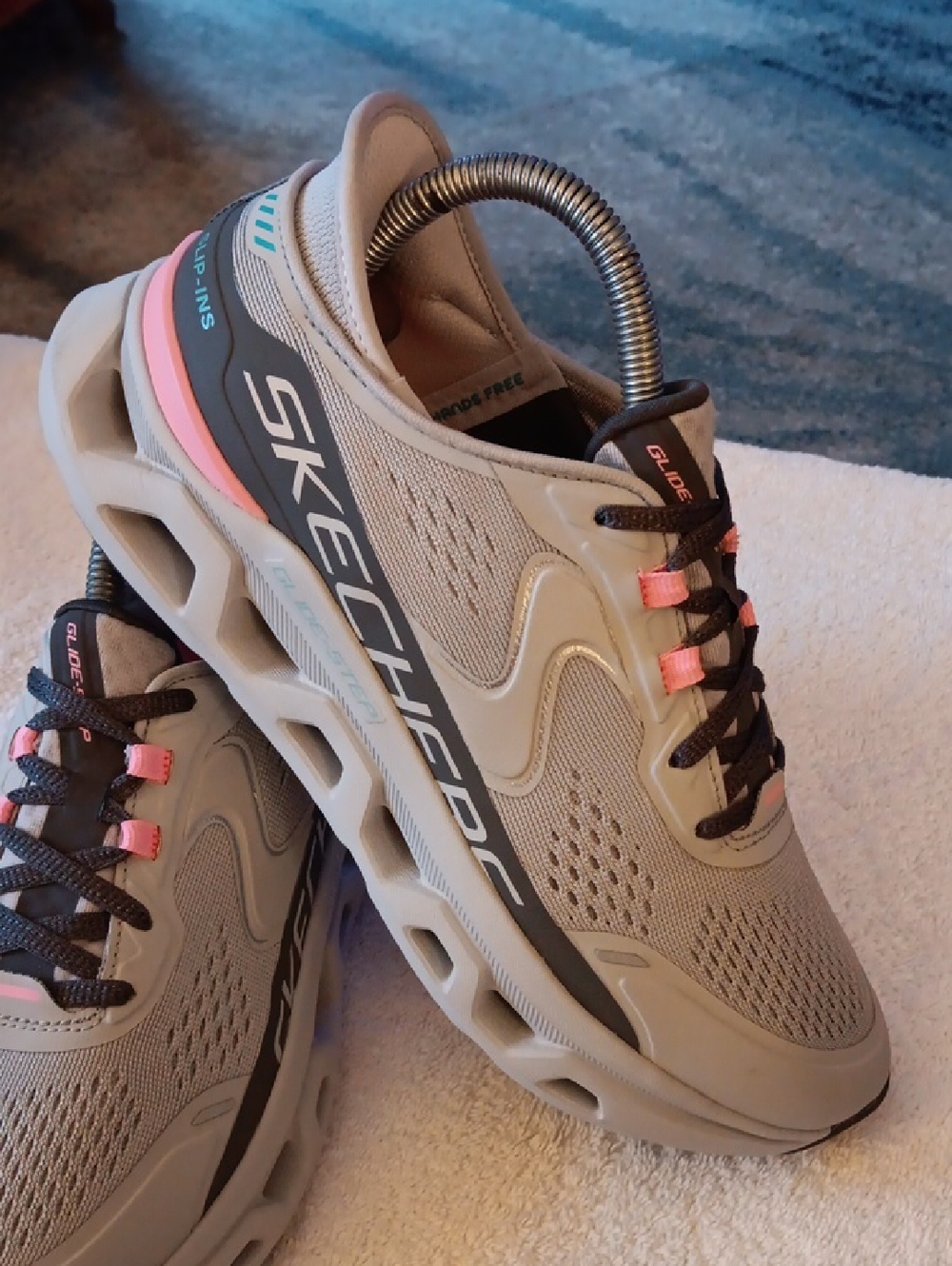 NWOT Skechers Slip Ins Glide Steps